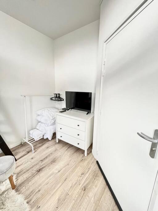 Rome - Studio Meuble A Reims Apartment Bagian luar foto